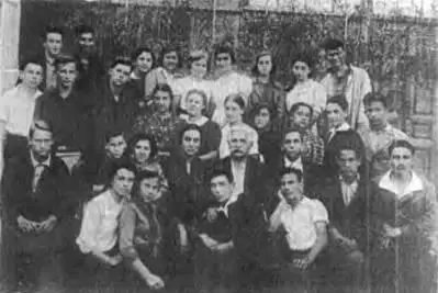 Мой 8й класс из 14 наших мальчиков 9 погибли на фронте 1939 г Под - фото 23