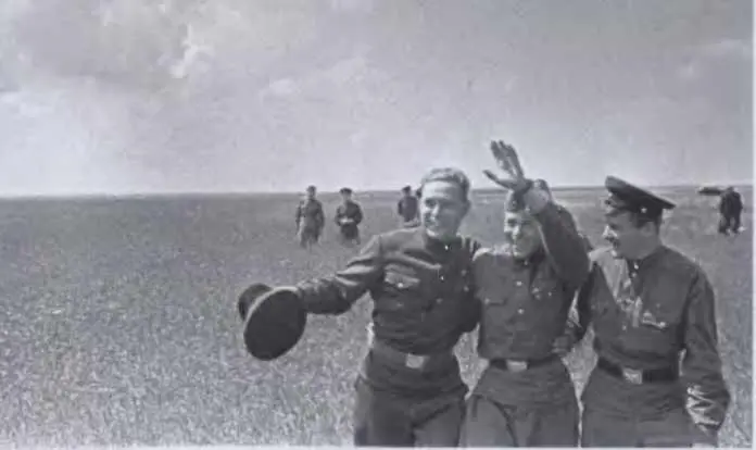 Солдаты Советской Армии приехавшие на освоение целины 1960 г Распашка - фото 44