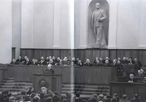 Никита Хрущёв выступает на XX съезде КПСС с отчетным докладом ЦК КПСС 14 - фото 91
