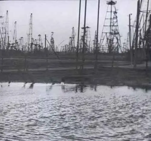 Буровые вышки на нефтепромыслах в поселке Бина Азербайджанской ССР 1963 г - фото 93