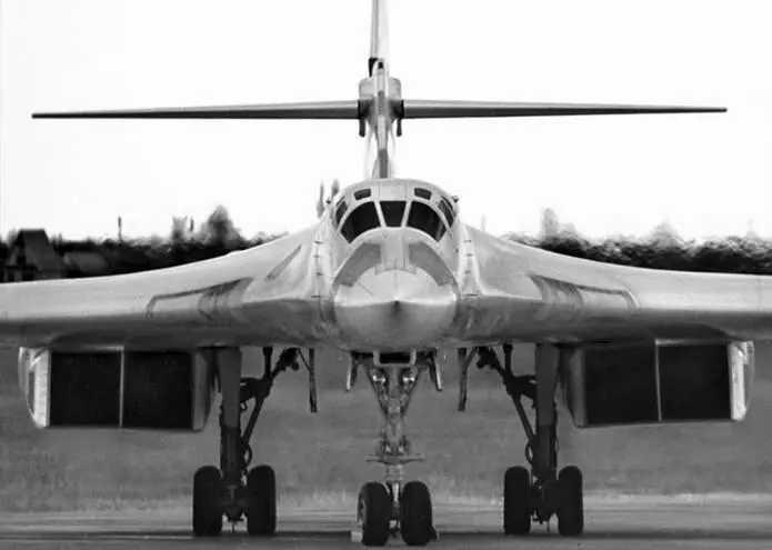 Ту160 В 1972 году коллективы ОКБ ПО Сухого и ВМ Мясищева предложили - фото 201