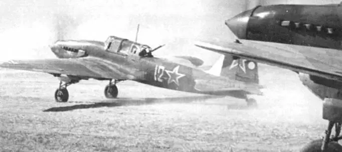Этот Ил2 Тип 3 12 взлетающий с аэродрома под Берлином в апреле 1945 года - фото 19