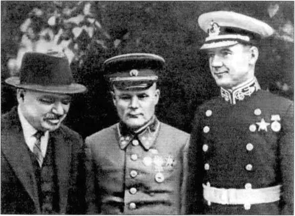 Перед визитом к минитру иностранных дел Великобритании А Идену Слева направо - фото 33