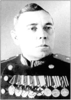 Е В Алешин начальник разведотдела штаба Калининского фронта А К Спрогис - фото 91