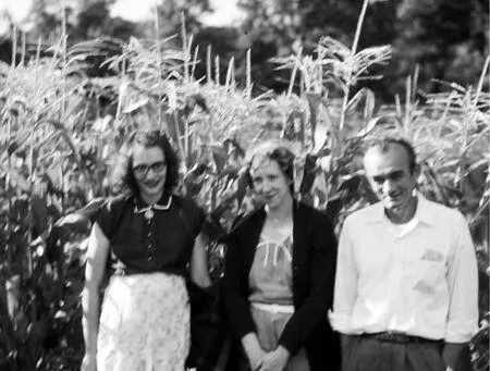 Betty and Mary and Don Humphrey Summer 1953 living with Art and Money up the - фото 15