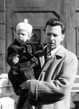 Hugh and Jim Port of New York 1957 The sixday voyage on the Britannic was - фото 23