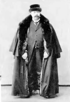 Отец Осипа Максим Павлович Брик сфотографированный во время одной из деловых - фото 16