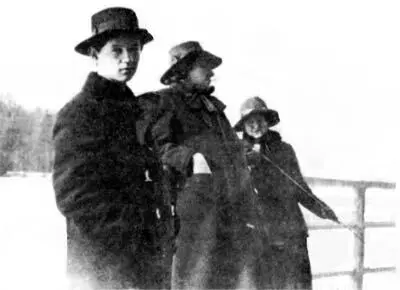 На протяжении зимы и весны 1913 г Маяковский тесно общался с - фото 9