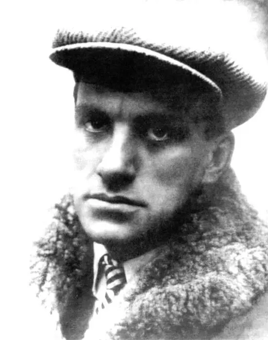 Портрет Маяковского сделан фотографом П Шумовым в Париже в 1925 г Поэт так же - фото 90