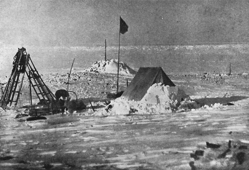 Рядом со столбиками Гидрографической экспедиции мы поставили палатку водрузили - фото 21