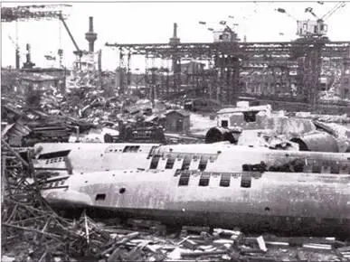 Картина опустошения после налета 8 апреля 1945 г были уничтожены и разбросаны - фото 53