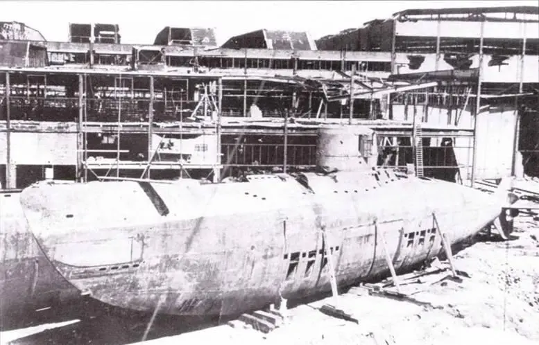 U 793 на ГовальдВерке в Киле Она незначительно отличалась от U 792 числом - фото 86