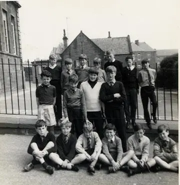 With the boys from my class at Clepington Primary School in Dundee Scotland - фото 8