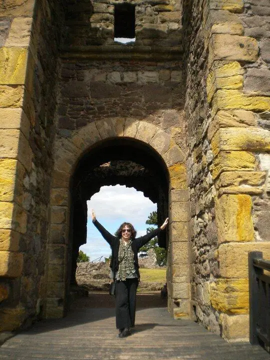 Enjoying Dirleton Castle in Scotland in 2010 Signing my Caldecott - фото 4