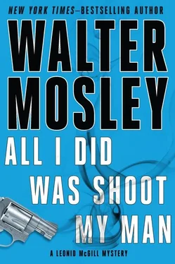 Walter Mosley All I Did Was Shoot My Man обложка книги