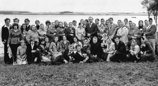 Участники крещения в Минской общине ЕХБ 1979 г Трапеза на Деды Восточное - фото 22