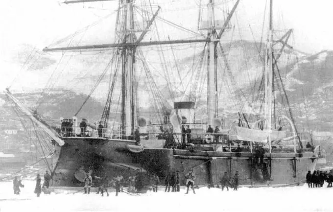 Канонерские лодки Кореец вверху и Манджур в первые годы службы 1890е - фото 64