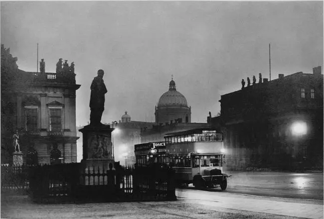 Неизвестный фотограф Автобусы на Унтер ден Линден Около 1925 г Эмиль Отто - фото 12