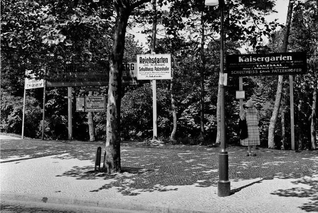 Теда Беем Реклама на улицах Берлина 1930 г И только избранные баловни судьбы - фото 15