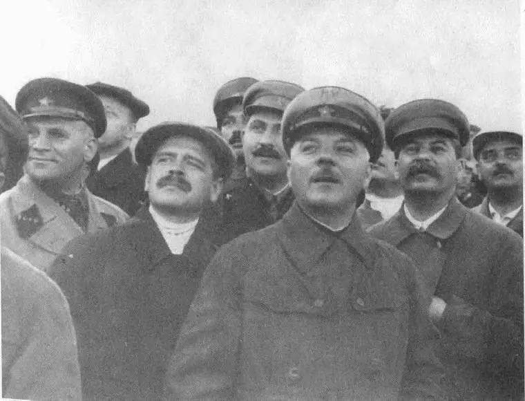 И Сталин К Ворошилов Л Каганович А Андреев все Политбюро на Ушинском - фото 22