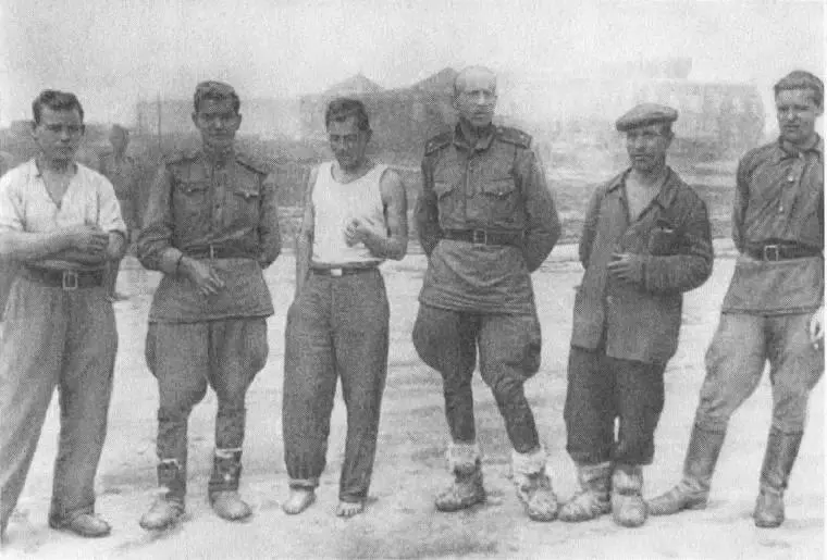 А это наши Экипаж машины боевой Слава Богу вернулись живые В - фото 41