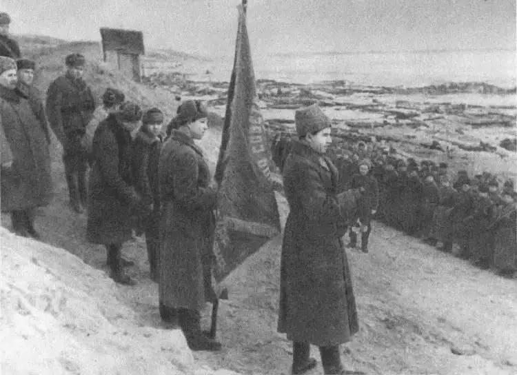 За Волгой для нас земли нет В окопах Сталинграда Так приумножалась - фото 50