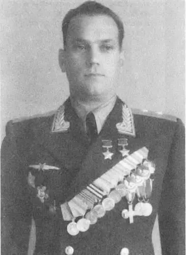 Евгений Савицкий сбил 22 самолета А вот и Хартман с невестой С осени - фото 58