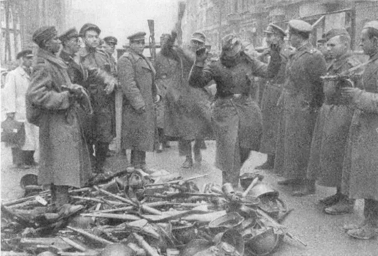 В Европе был порядок и без голубых касок У Бранденбургских ворот - фото 68