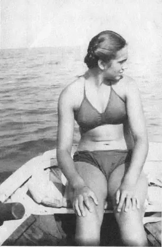 А здесь она просто Капа Мы на лодочке катались А Василий любил - фото 79