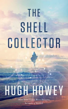 Hugh Howey The Shell Collector обложка книги