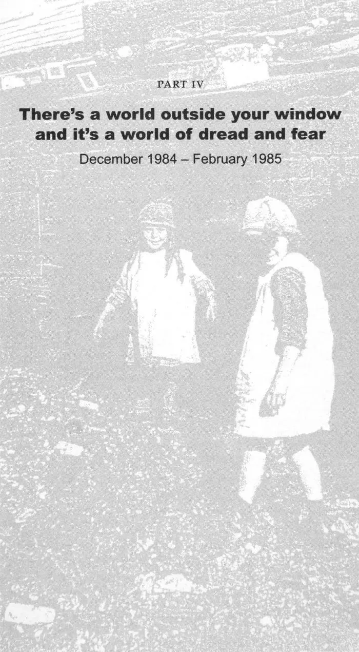 Total darkness again Had its own rhythms did strike Life of its own Peaks - фото 4