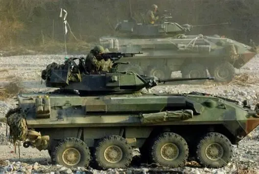 Боевая бронированная машина LAV25A2 ОСНОВНАЯ КОНСТРУКЦИЯ Бронетранспортер - фото 3