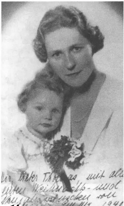 Вторая жена Г Геринга Эмма с дочерью Эддой Г Геринг и А Гитлер в 1937 г - фото 6