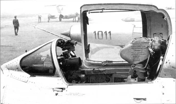 МиГ21ПФМ стал первым в семействе МиГов21х самолетам оснащенным фонарем - фото 80
