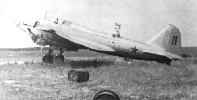 ДБ3Ф выпуска конца 1939 г не окрашивались Этот самолет желтый 11 был - фото 54