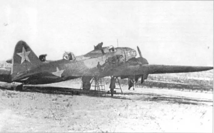 Самолет Ил4 на заводском аэродроме завода s 64 в Воронеже начало 1945 г - фото 74