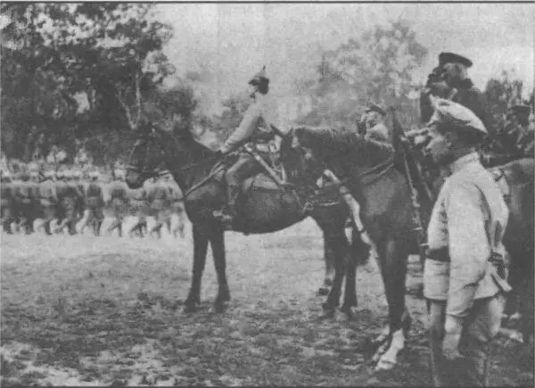 М Н Тухачевский на строевом смотре частей Западного фронта 1920 г М Н - фото 9