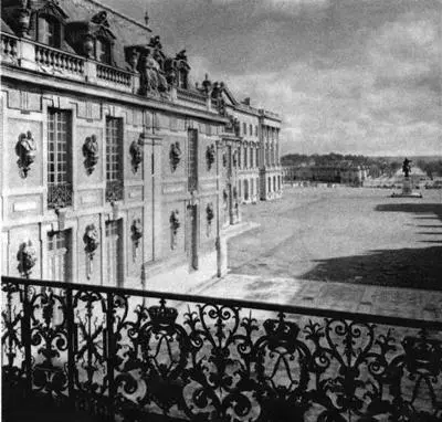 Мраморный двор Решетка ограды Вид на парк с террасы замка - фото 23
