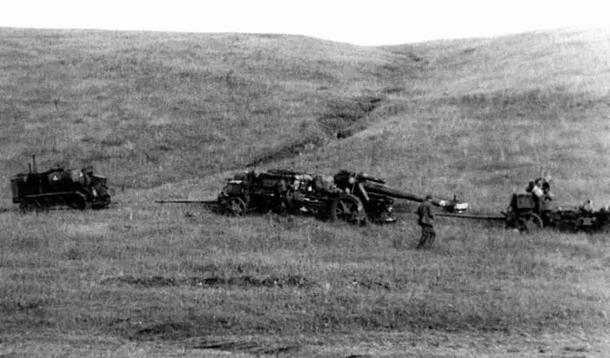 Цыганский табор 10й батареи Вереницу орудий и передков везет один из - фото 42