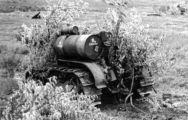 Один из гусеничных тракторов батареи Сталинец60 Они имели мощность 60 лс и - фото 47