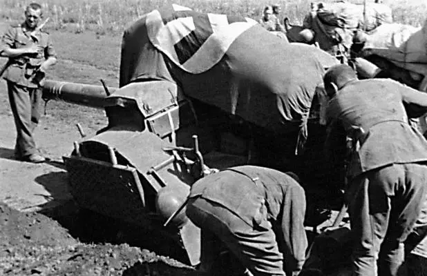 10 июля одна из повозок со стволом провалилась сквозь дорожное полотно в - фото 64