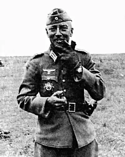 Подполковник фон Штрумпф командир III батальона 171го артполка принял полк - фото 118