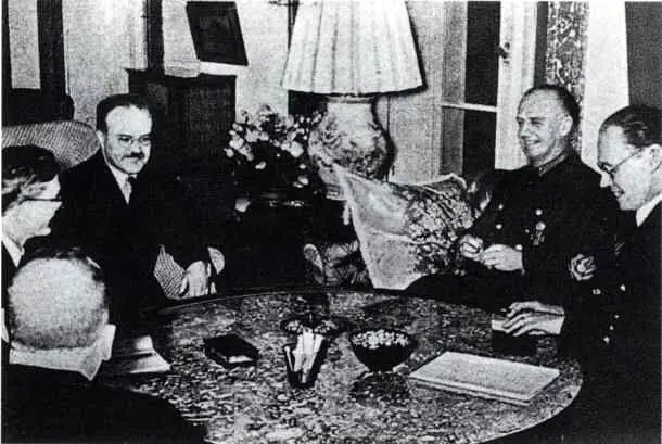 7 Переговоры Молотова и Риббентропа в Берлине 12 ноября 1940 г 8 Молотов у - фото 11