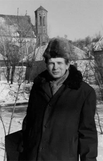 На фоне старого Вильнюса 70е годы фотография Кароль Антшютц Слева - фото 6