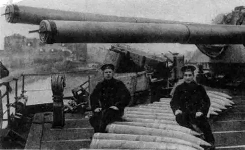 Погрузка боезапасов на линкоре Гангут После испытания каждого механизма - фото 38
