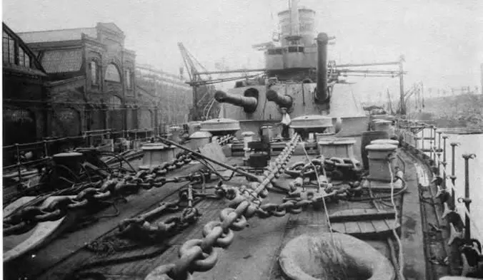 Гангут на достройке 5 июня 1914 г два фото вверху На фото справа - фото 76