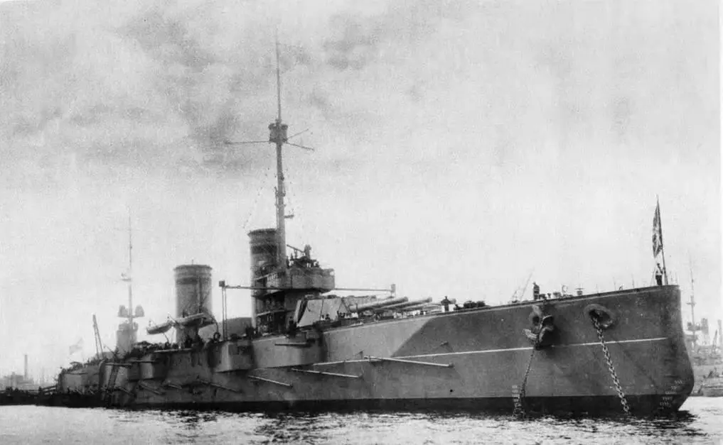 На фото справа Гангут в Неве 7 августа 1914 г Линейный корабль Гангут - фото 94