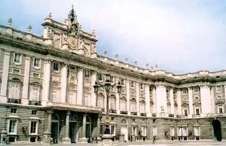 Мадрид Королевский дворец В 1990 году получила степень магистра по - фото 41