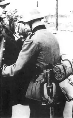 Польша октябрь 1939 г Пехотинец в полевой форме образца 1935 г с - фото 15
