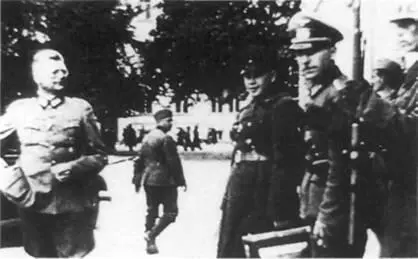 Польша 18 сентября 1939 г Германский офицер в полевой форме образца 1935 г - фото 16